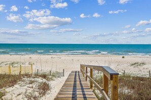 On the beach - AN OCEAN REMEDY TO SOOTH YOUR SOUL! (St. George Island)