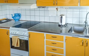 Appartement | Cuisine privée | Réfrigérateur, batterie de cuisine, vaisselle et ustensiles