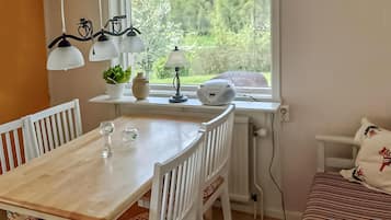 Apartment | Private kitchen | Fridge, cookware/dishes/utensils