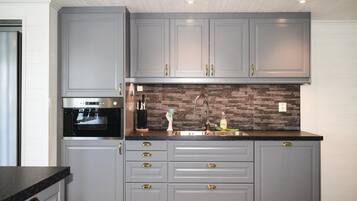 House | Private kitchen | Fridge, cookware/dishes/utensils