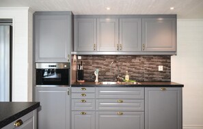 House | Private kitchen - Awesome Home in Lammhult With 5 Bedrooms, Sauna and Wifi (Lammhult)