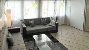 House | Living room | TV - Nice Home in Kirchheim With 3 Bedrooms, Wifi and Sauna (Kirchheim)