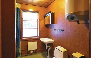 House | Bathroom - Awesome Home in Sysslebäck With 2 Bedrooms and Wifi (Sysslebäck)