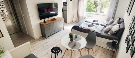 1 bedroom, desk, bed sheets