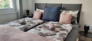 1 bedroom, desk, bed sheets