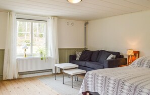 Living room - Nice Home in Vrena With Sauna, Wifi and 2 Bedrooms (Vrena)