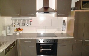 Apartment | Private kitchen | Fridge, cookware/dishes/utensils