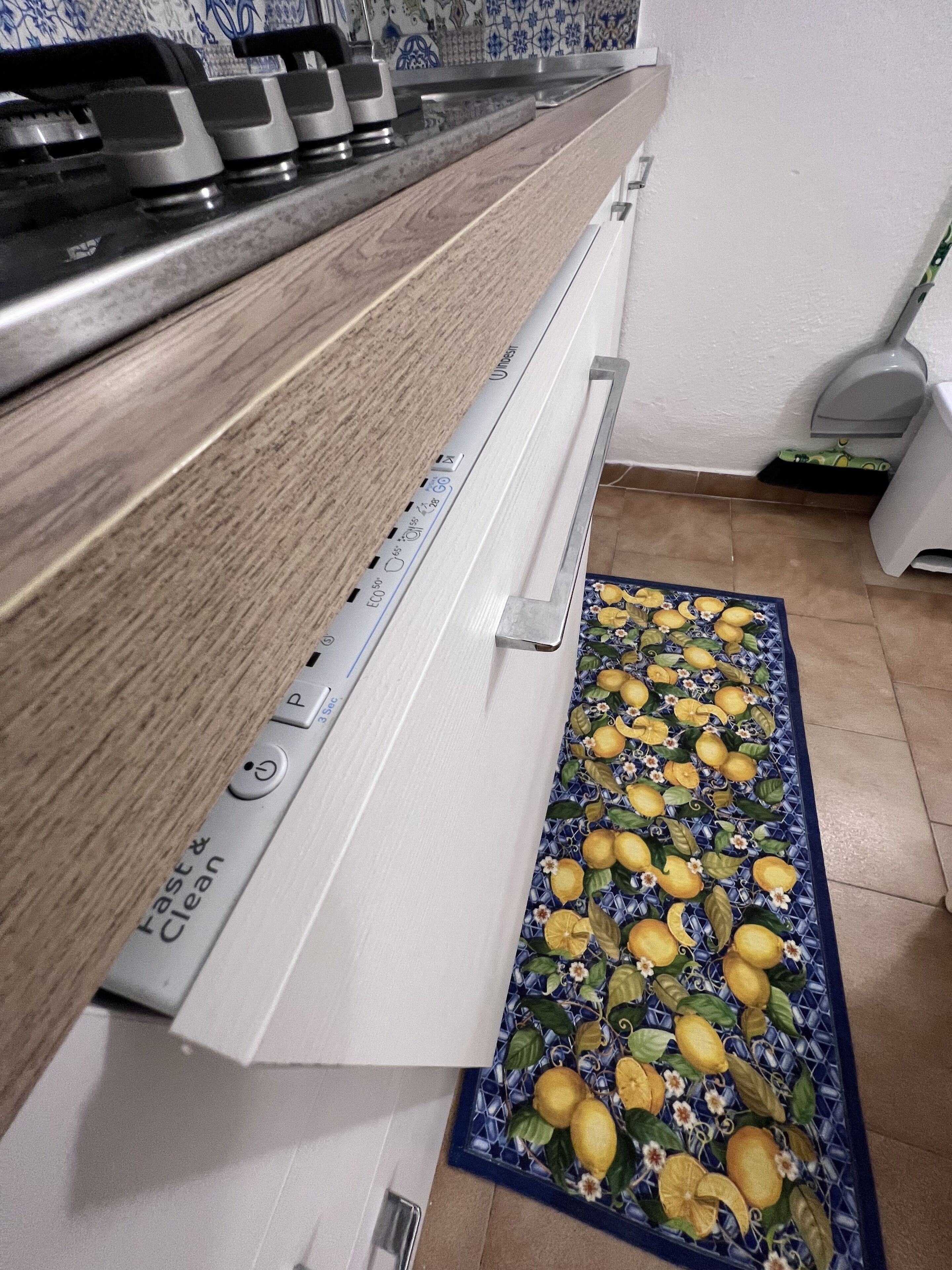 DOMUS HENRICUS -THREEROOM APARTMENT IN PORTO POLLO 400 Meters from the sea 