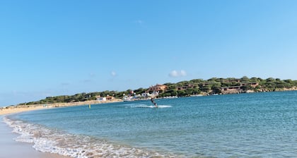 DOMUS HENRICUS -THREEROOM APARTMENT IN PORTO POLLO 400 Meters from the sea