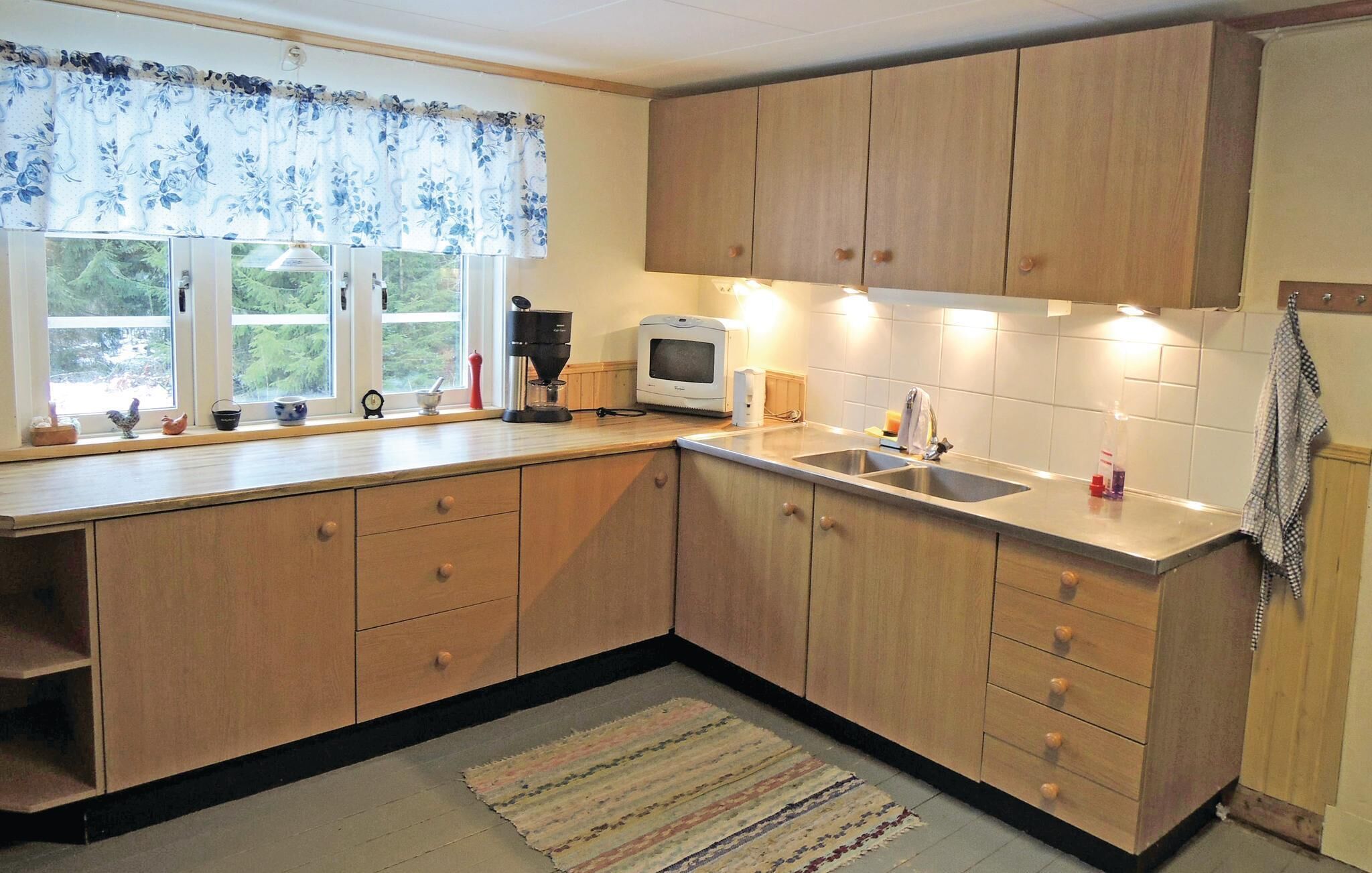 House | Private kitchen | Fridge, cookware/dishes/utensils