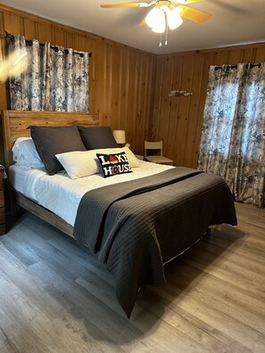 2 bedrooms, desk, iron/ironing board, free WiFi