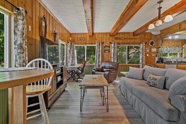 Smart TV, fireplace, stereo