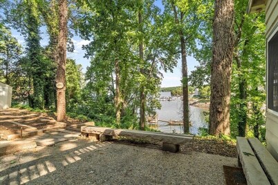 Charming 2BR 1BA Lakefront Cabin with Private Dock