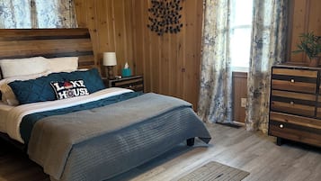 2 bedrooms, desk, iron/ironing board, free WiFi