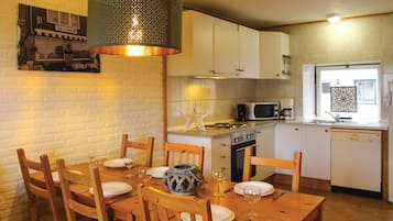 Căn hộ (Vakantiewoning 10) | Bếp riêng | Tủ lạnh, dụng cụ nấu nướng/bát dĩa/dao nĩa