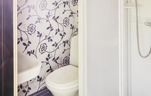 House | Bathroom - Amazing Home in Tibro With 3 Bedrooms and Sauna (Tibro)