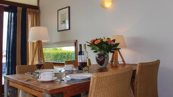 House (Bungalowpark Wijdland - Aak) | Living room | TV