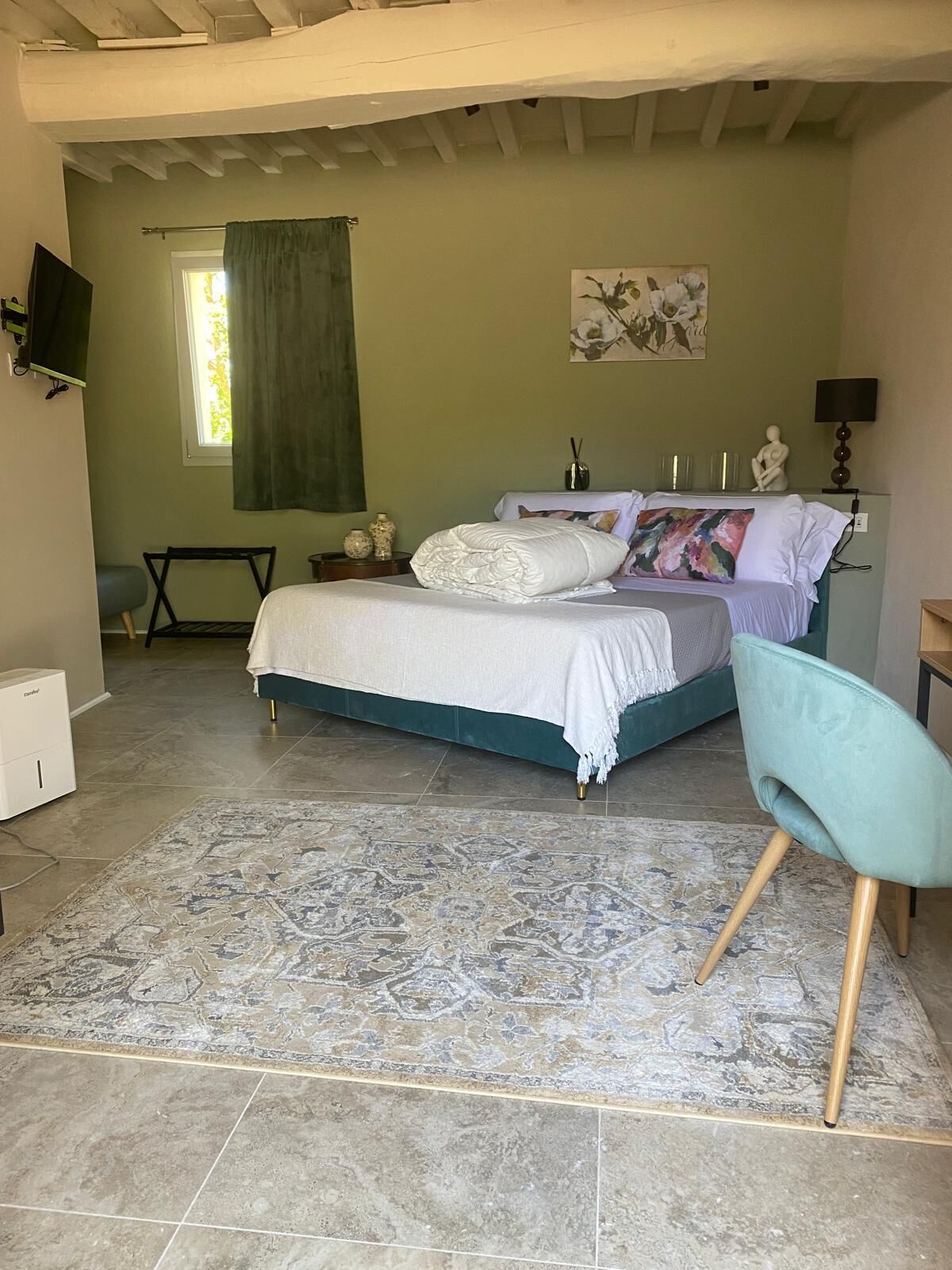 6 室のベッドルーム、低刺激性寝具、羽毛の掛け布団、セーフティボックス (室内)