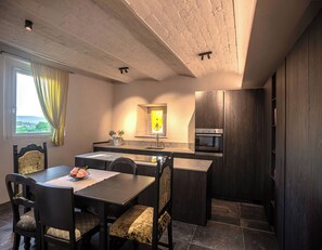 Apartamento de diseño, 3 habitaciones, no fumadores, vistas al viñedo | Cocina privada
