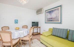 Apartment | Living room | Smart TV - Stunning Apartment in Stara Baska With 1 Bedrooms and Wifi (Punat)