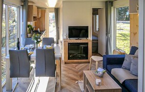 House (Family Suite) | Living room