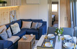 House (Family Suite) | Living room - Family Suite (Riedenburg)