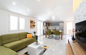 Appartement | Salle de séjour | Télévision, cheminée