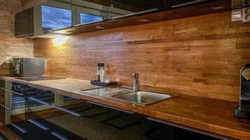 House | Private kitchen | Fridge, cookware/dishes/utensils