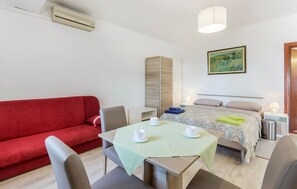 Apartment | Living room - Amazing Apartment in Rovinj With Wifi (Rovinj)