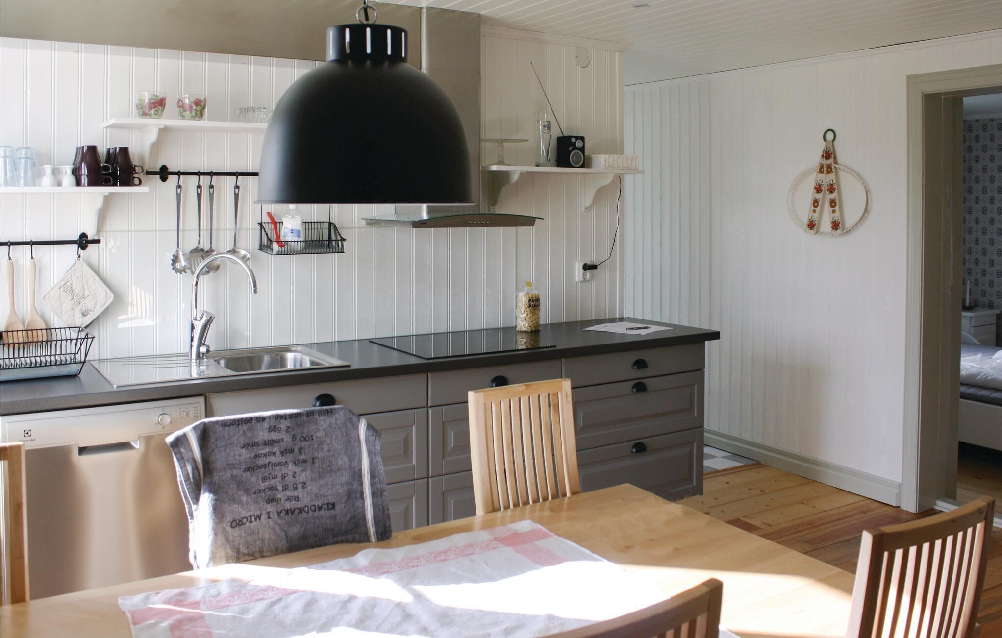 House | Private kitchen | Fridge, cookware/dishes/utensils