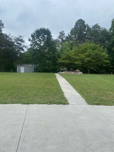 Large private campsite within minutes of Lake Cumberland!