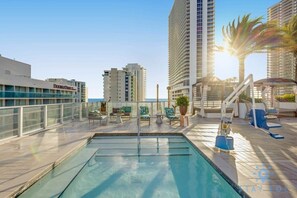 Pool - Charming Penthouse Views + Free Parking (Hollywood)