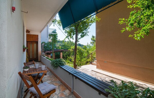 Exterior - Stunning Apartment in Jesenice With 1 Bedrooms and Wifi (Dugi Rat)