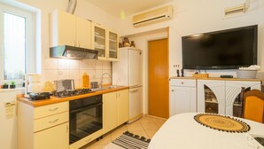 Unclassified image, 5 of 16, button - Stunning Apartment in Jesenice With 1 Bedrooms and Wifi (Dugi Rat)