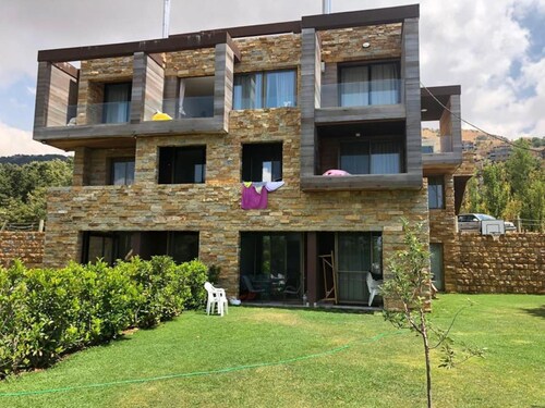 Immaculate 2-bed Villa in Faqra