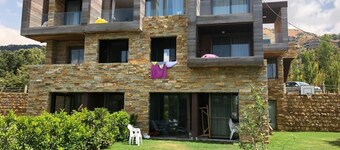 วิลล่า 2 ห้องนอนที่สะอาดเรียบร้อยใน Faqra