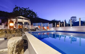 Outdoor pool - Nice Home in Srinjine With 3 Bedrooms, Jacuzzi and Outdoor Swimming Pool (Split)