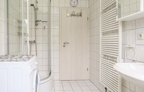 House | Bathroom - Amazing Home in Blankenburg Harz With 2 Bedrooms and Wifi (Blankenburg)