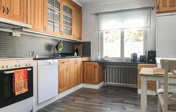 House | Private kitchen | Fridge, electric kettle, toaster, high chair