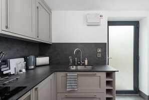 Private kitchen - Delightful lodge in the Cornish countryside (New Mill)