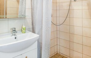 Apartment | Bathroom