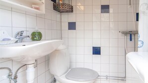 Studio | Bathroom - Amazing Home in Visby With 1 Bedrooms and Wifi (Visby)