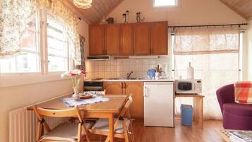 Studio | Private kitchen | Fridge, cookware/dishes/utensils