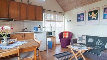 Studio | Private kitchen | Fridge, cookware/dishes/utensils