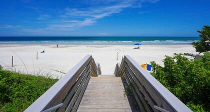 "LunaSea"-Directly Across from the Ocean-9BR/5BA