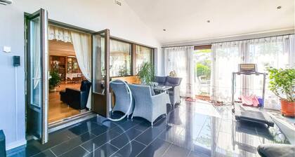 Nice Home in Västra Frölunda With Wifi and 3 Bedrooms