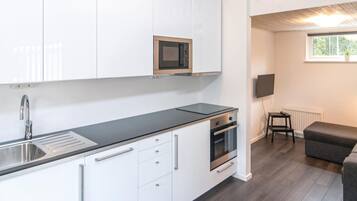 House | Private kitchen | Fridge, cookware/dishes/utensils