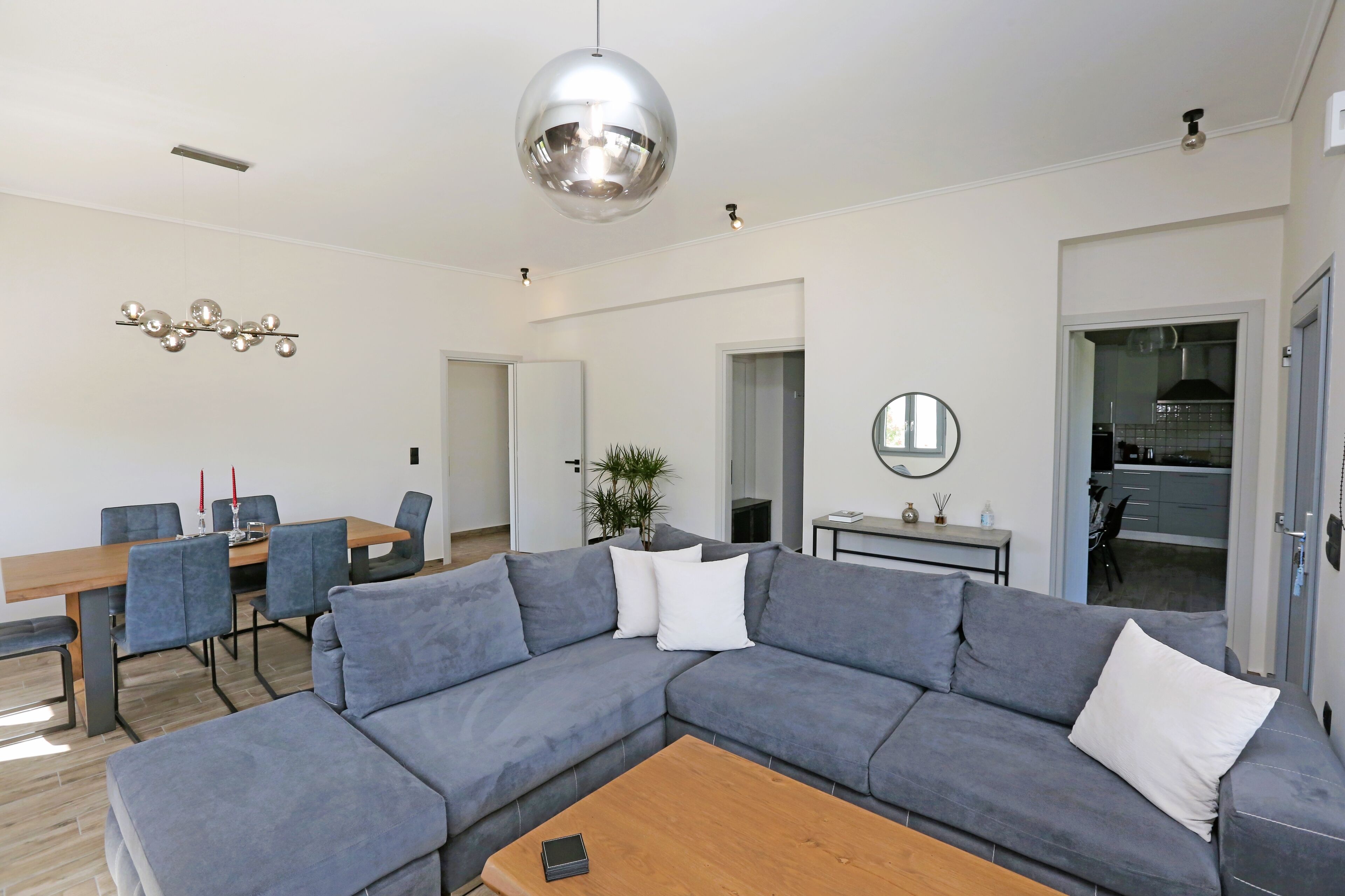 Luxury, functionality and modern aesthetics in the Cycladic landscape