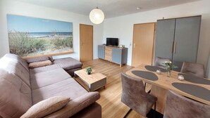 Apartment (Lichtblick) | Living room | TV, table tennis - Lichtblick (Insel Poel)
