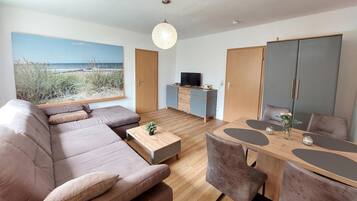 Apartment (Lichtblick) | Living room | TV, ping pong